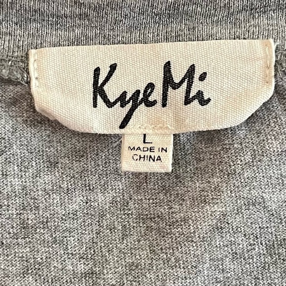 KYE MI, WOMENS,FULL,GREY TOP WITH RED& BLACK PLAID, 2 TIER RUFFLE SLEEVES.SIZE L - Picture 5 of 6